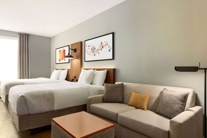 Room 10 of 43