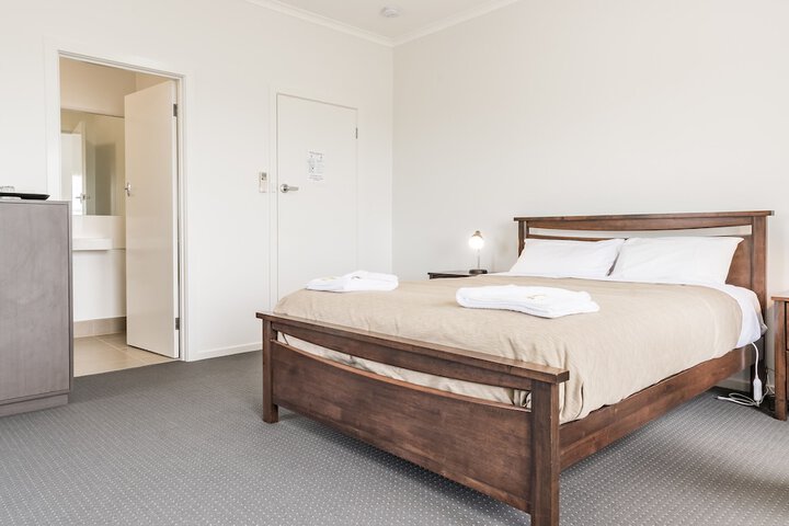 Room 5 of 32