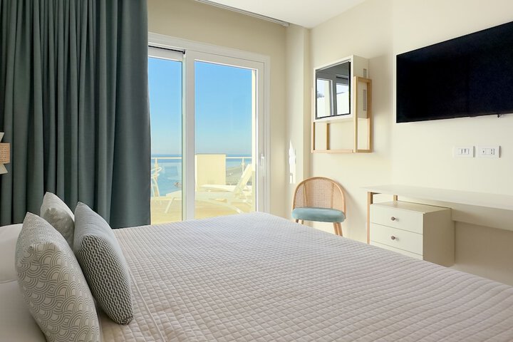 Room 34 of 175