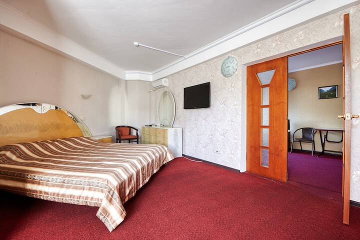 Room 3 of 56