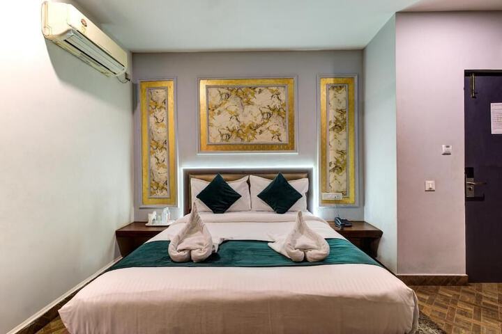 Room 4 of 24