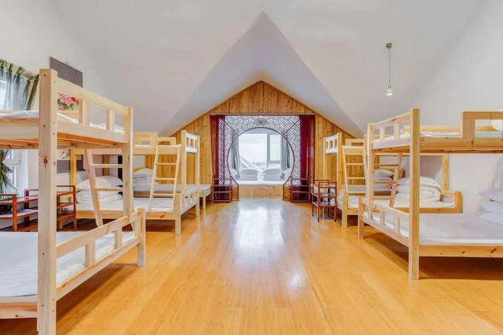 Room 7 of 14