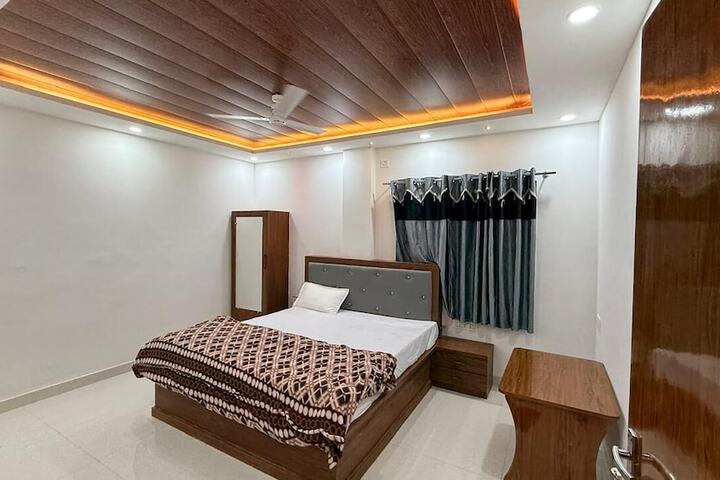 Room 6 of 14