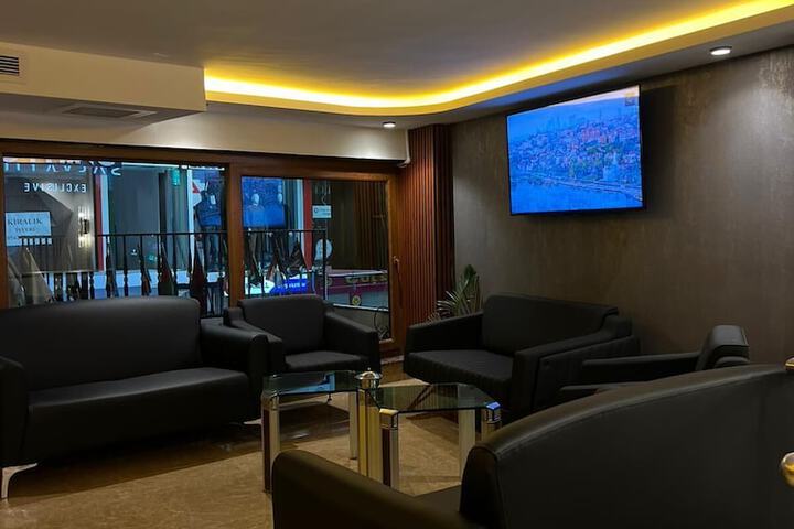 Entrance & Lobby