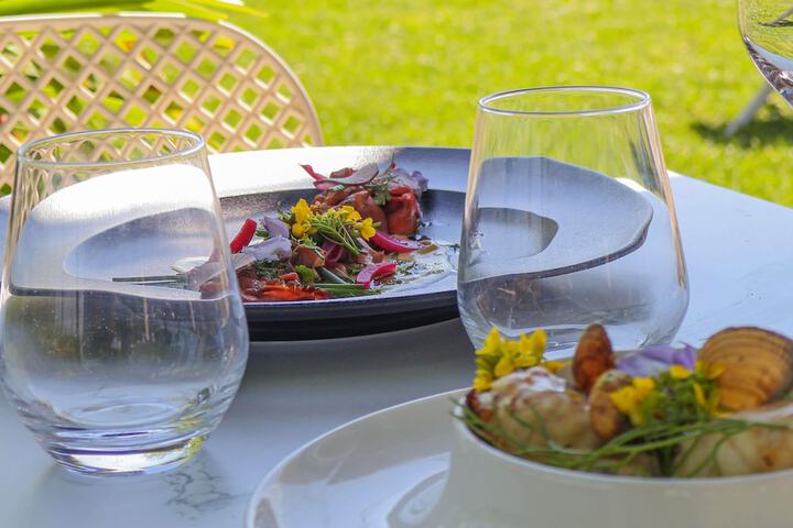 Dining 57 of 90