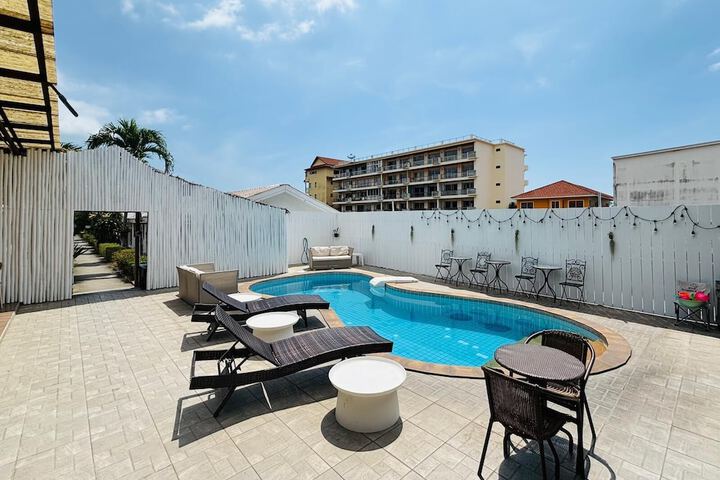 Hotel with Pool