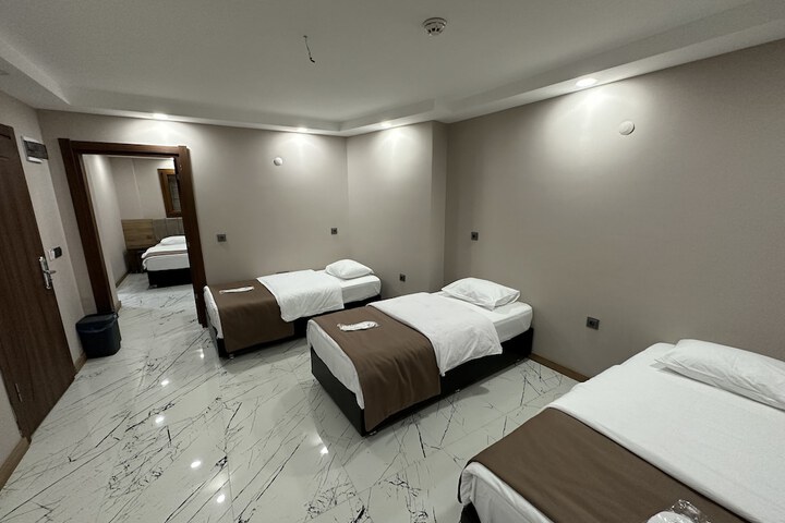 Room 6 of 40