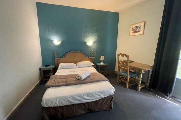 Room 32 of 73