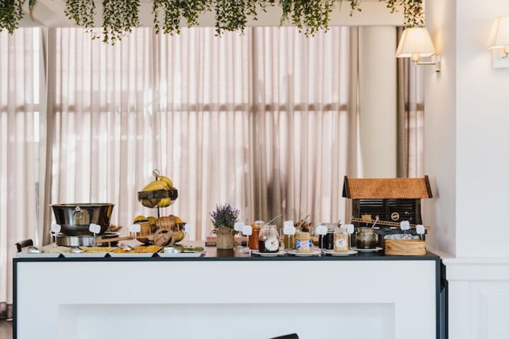 Breakfast/Coffee Service 46 of 87