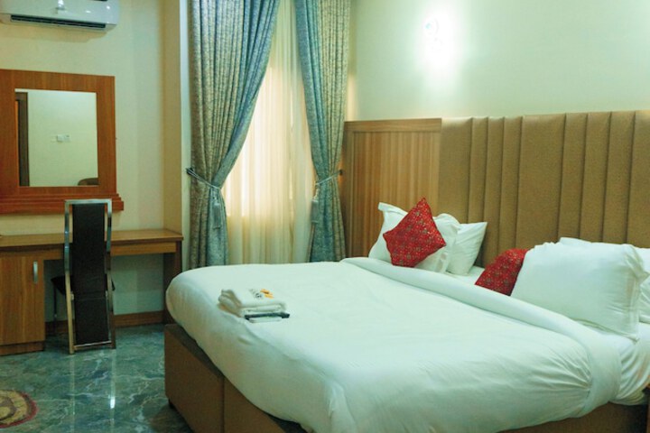 Room 11 of 17