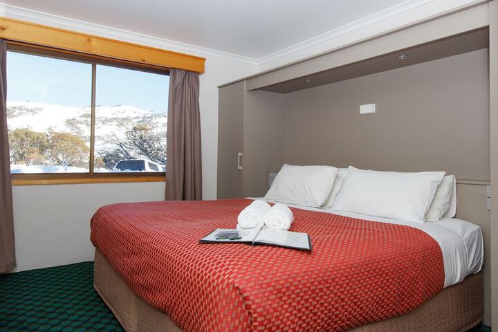 Room 4 of 33