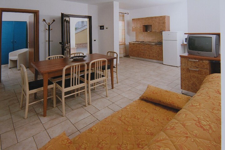 Room 9 of 37