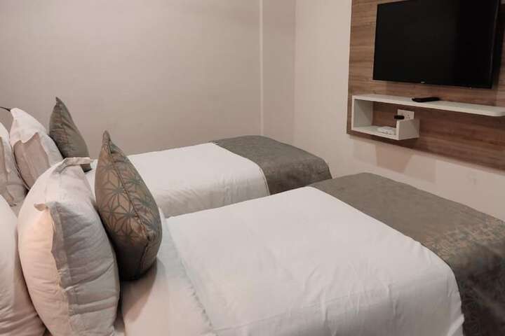 Room 7 of 24