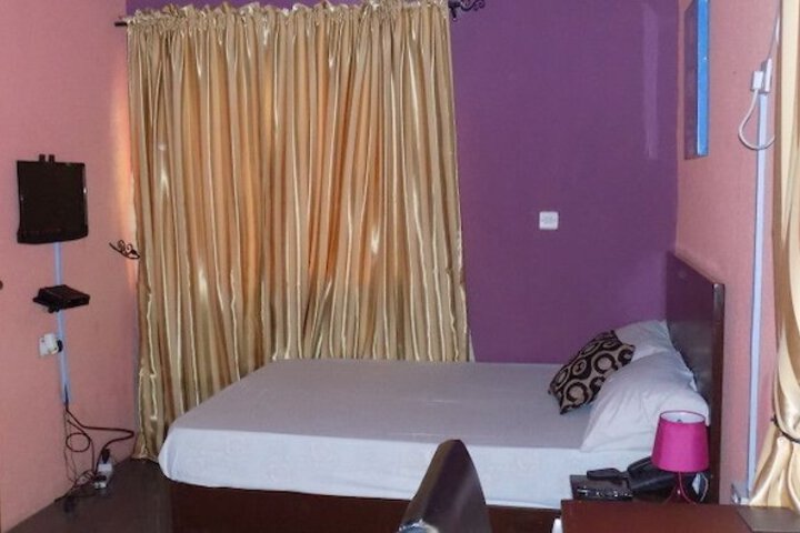Room 18 of 27