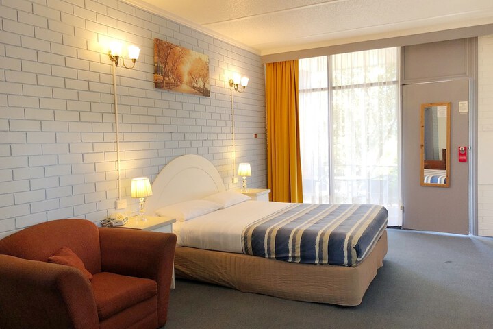 Room 30 of 79