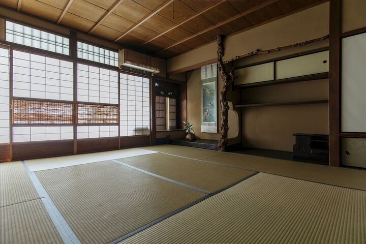 Room 27 of 64