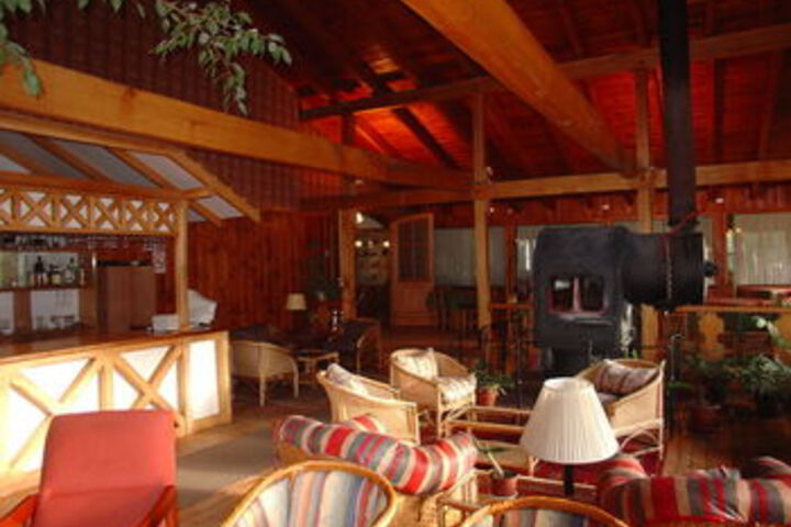 Lounge 21 of 33