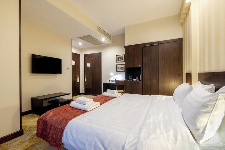 Room 48 of 82