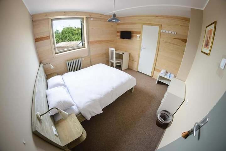 Room 8 of 20