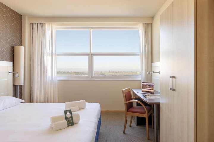 Room 8 of 35