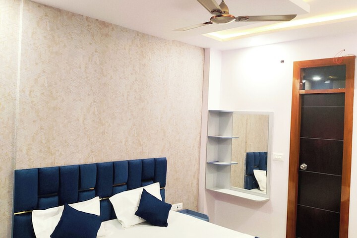 Room 3 of 13