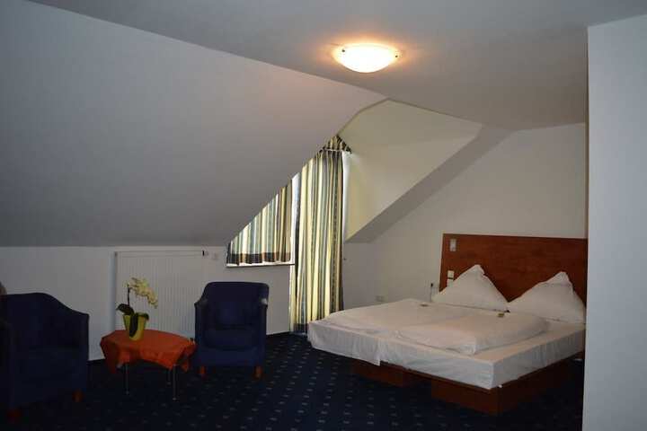 Room 6 of 31