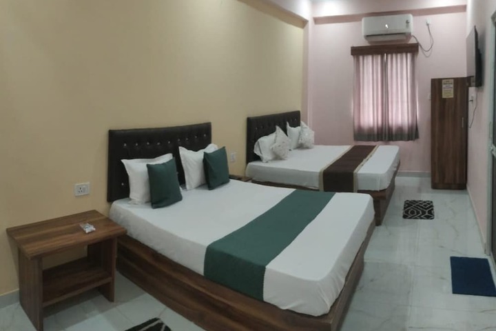 Room 4 of 9