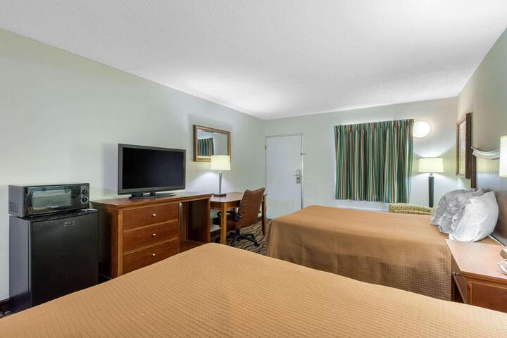 2 Double Beds (5 of 7)