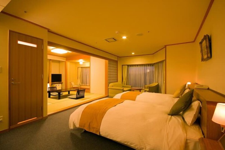 Room 6 of 37