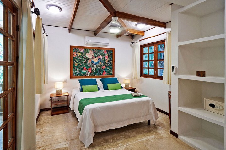 Room 20 of 102