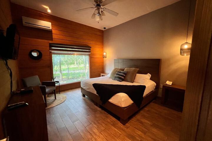 Room 6 of 32