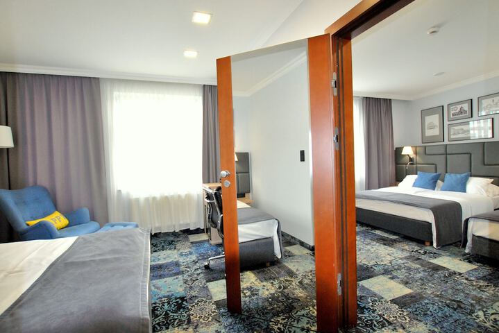 Room 44 of 86