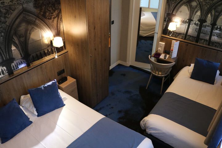 Room 70 of 94