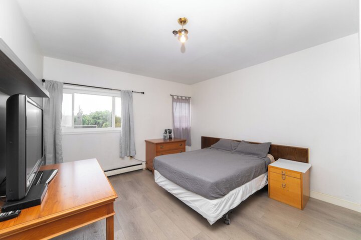 Room 3 of 12