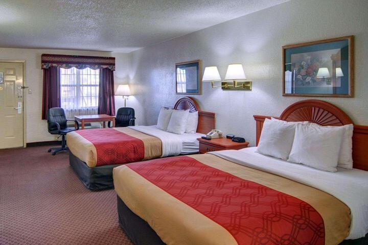 1 Queen Bed (1 of 3)