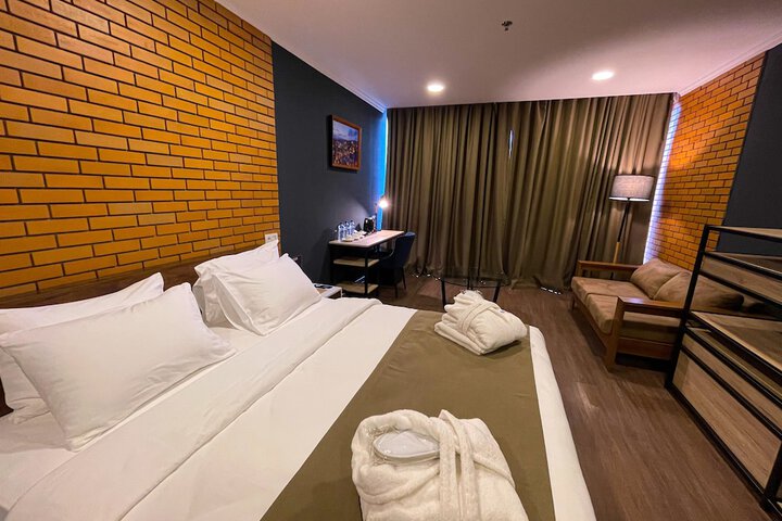 Room 32 of 240
