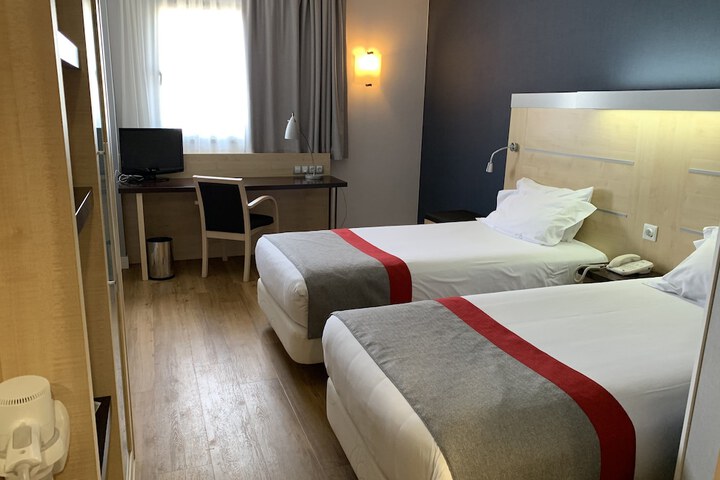 Room 6 of 40
