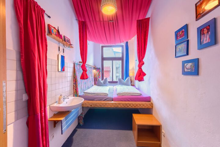 Room 28 of 69