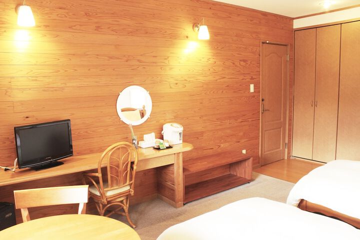 Room 3 of 32
