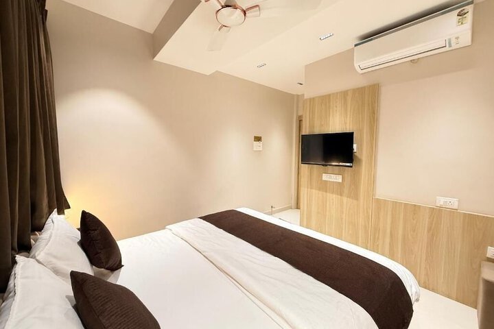 Room 3 of 34