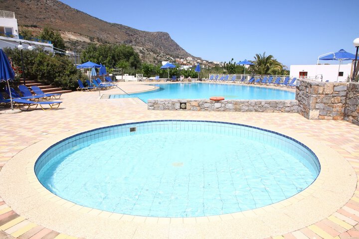 Hotel Pool