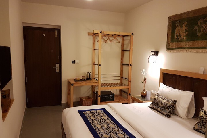 Room 8 of 50