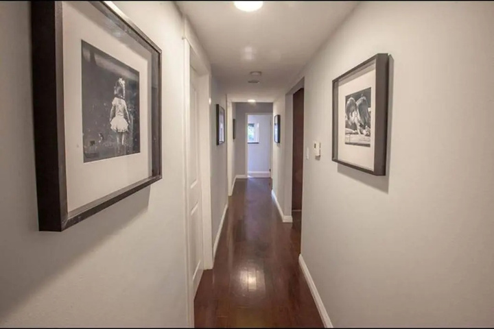 Room 11 of 18