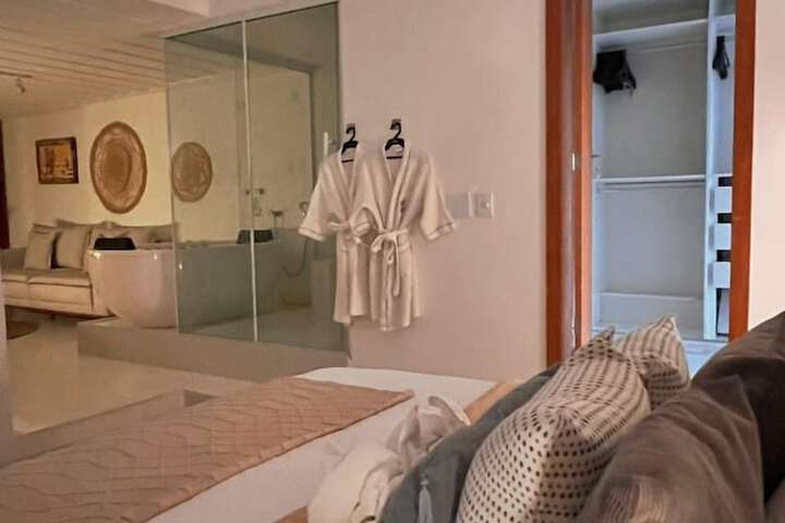 Room 52 of 189