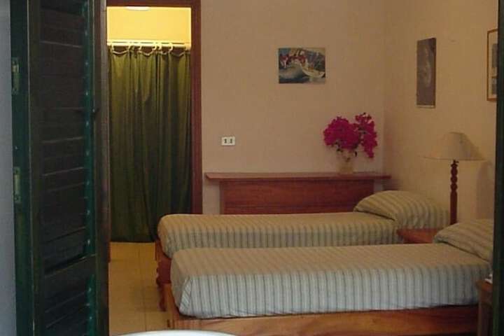 Room 8 of 49