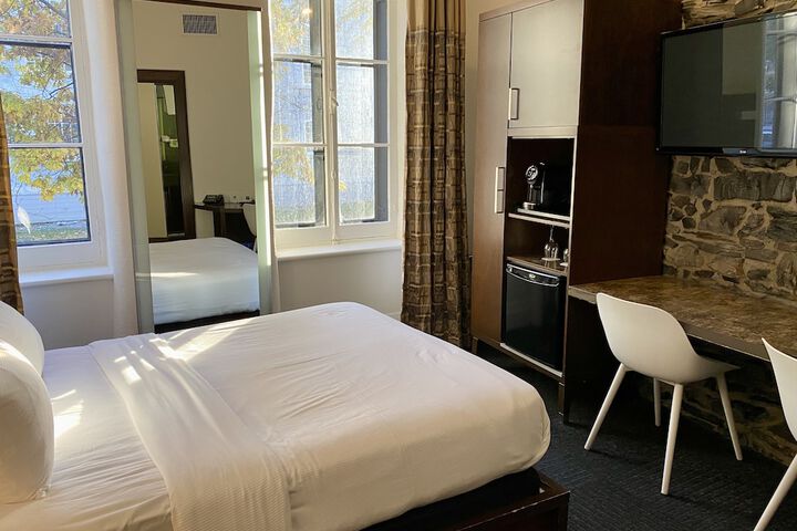 Room 38 of 65