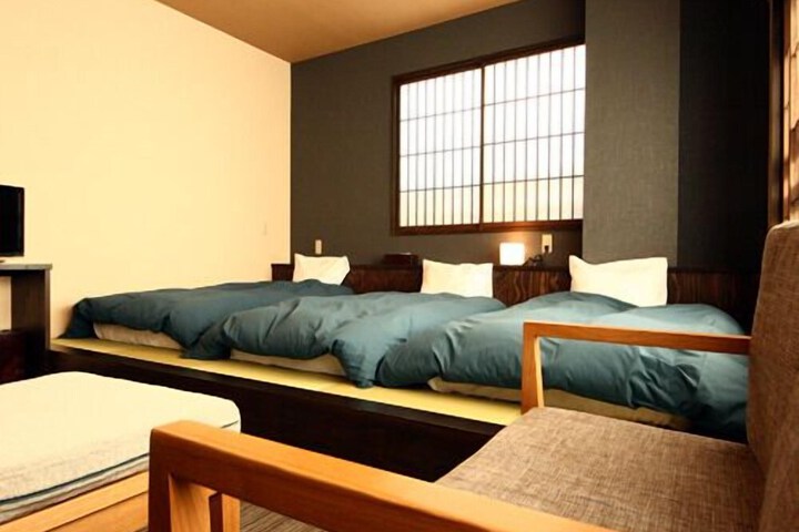 Room 12 of 49