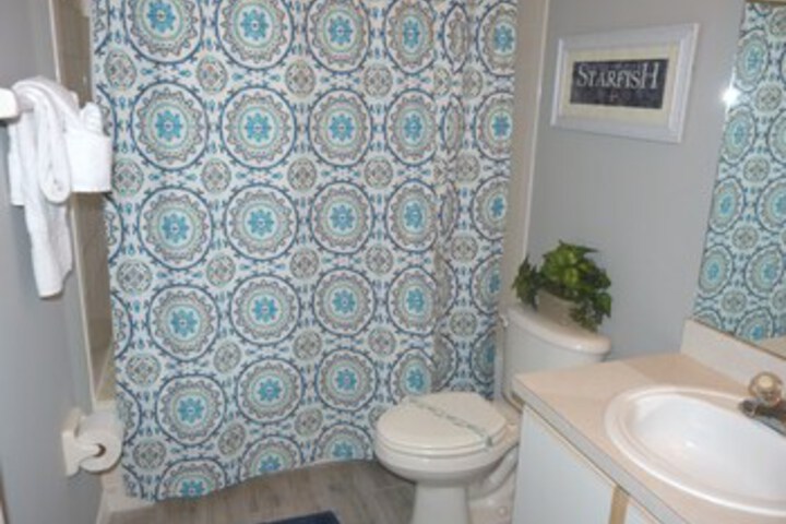 Room 4 of 120
