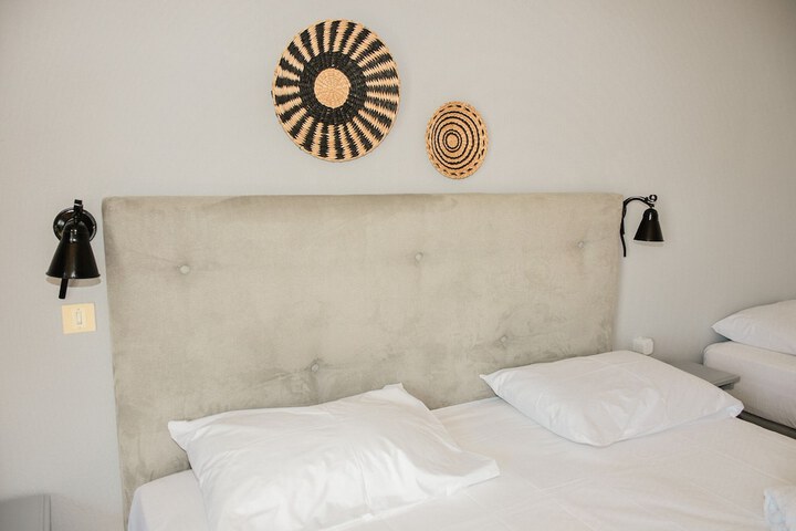 Room 10 of 106