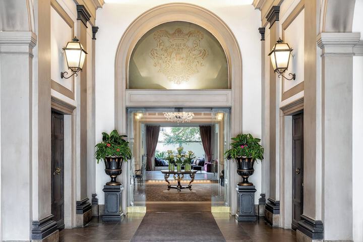 Entrance & Lobby